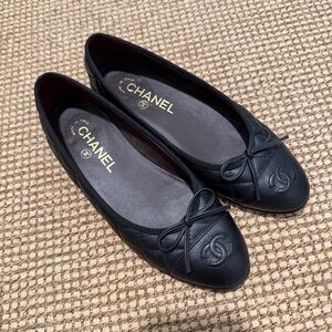 CHANEL Black Quilted Ballet Flats with Bow